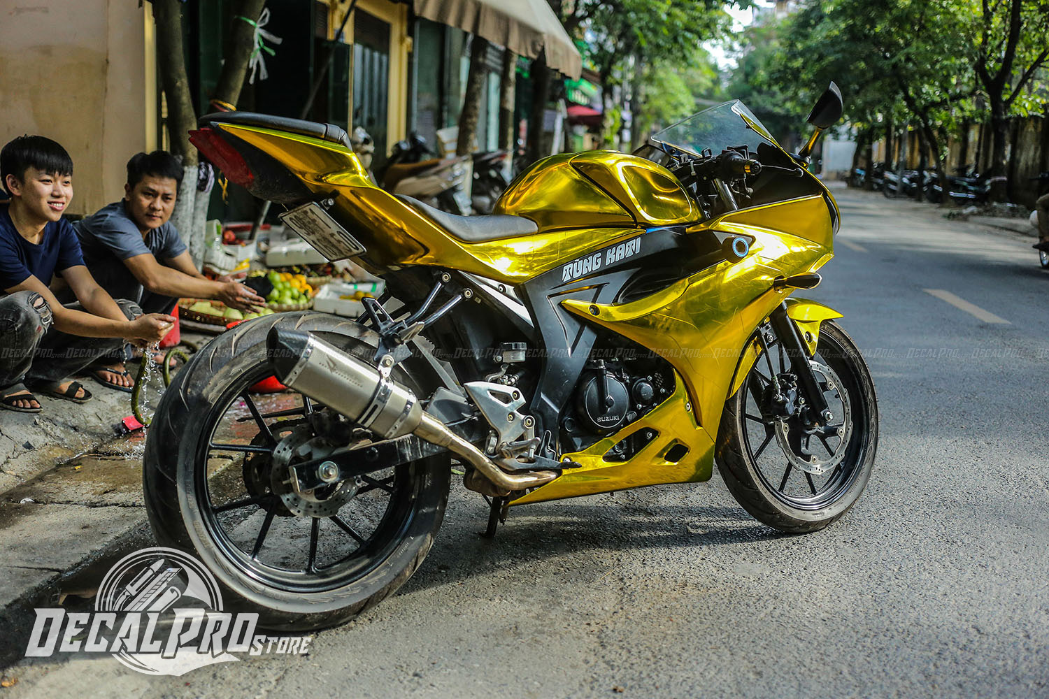 GSX100014 - Suzuki GSX R150 Chrome vàng (1) Suzuki GSX R150 Chrome vàng - Ảnh 1