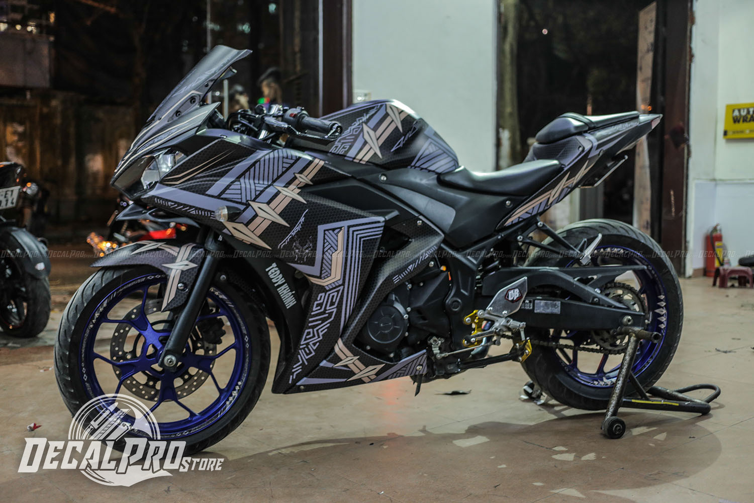 Yamaha R3 Black Panther – DecalPro Store