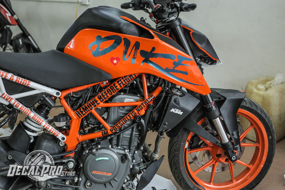 Tem xe KTM Duke 390 Black Brushed ft Titanium - Ảnh 2